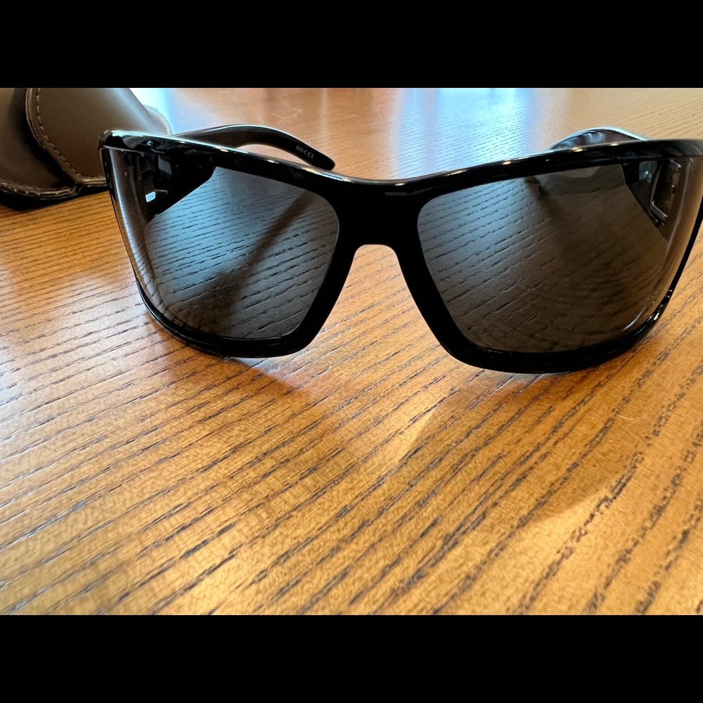 Unisex Gucci sunglasses gg1583/s